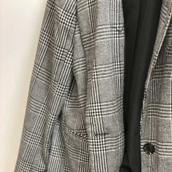 Blazer - Picture 3 of 3